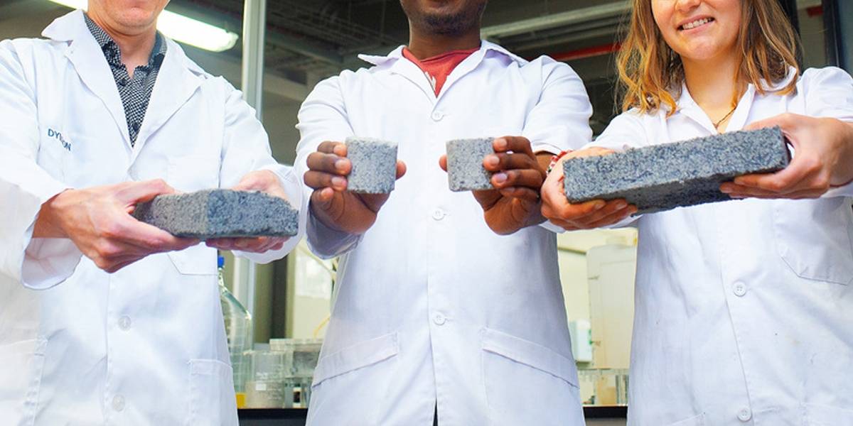 Estudiantes crean ladrillo a base de orina