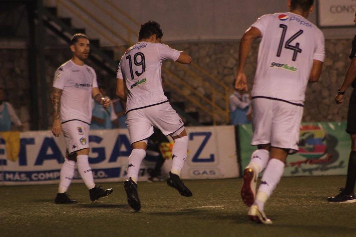 Betancourth anotó el primer tanto de los cremas
