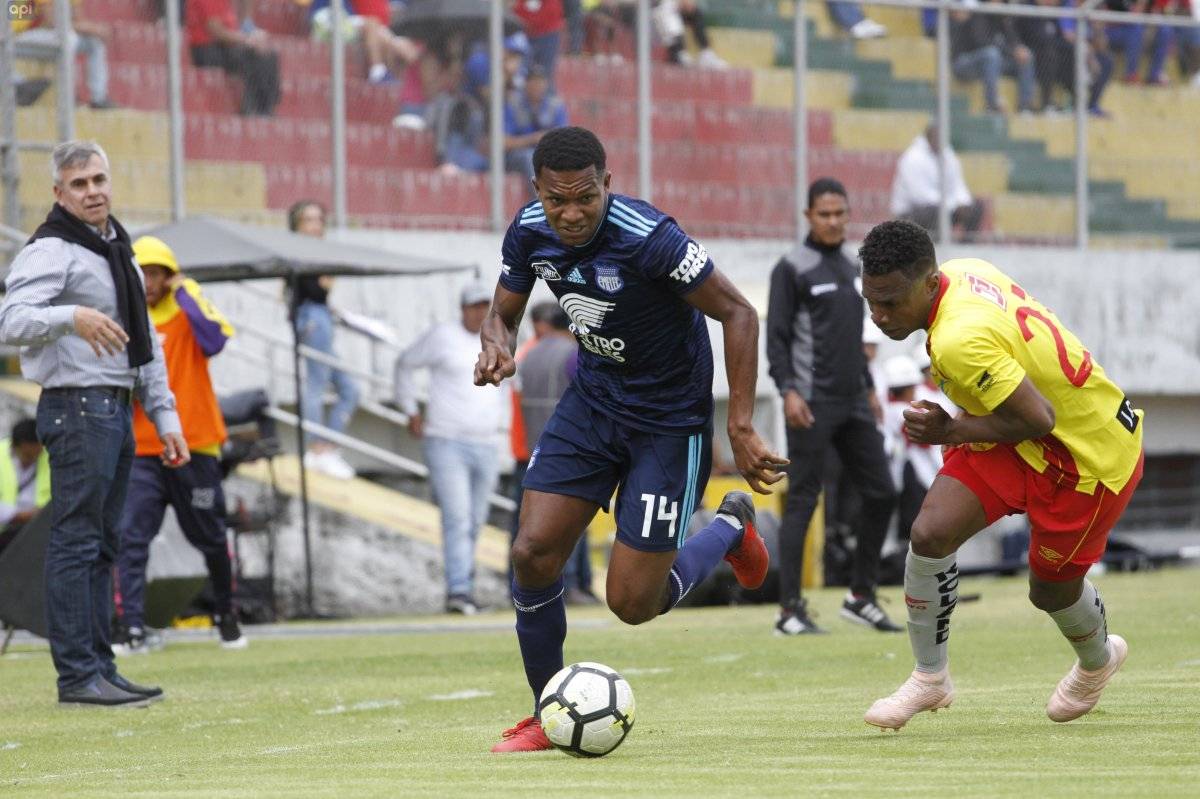 En el estadio del sur Gonzalo pozo Ripalda el Aucas recibe al Emelec por el torneo nacional de Futbol