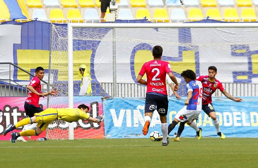 Eduard Bello derrotó con un disparo de zurda a Cristopher Toselli / Foto: Agencia UNO