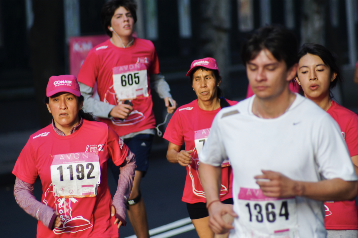Carrera contra el cáncer de mama pinta de Rosa Paseo de la Reforma