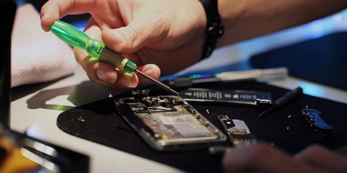 "El derecho a reparar", la polémica nueva ley estadounidense que permite a sus ciudadanos "hackear" sus propios dispositivos