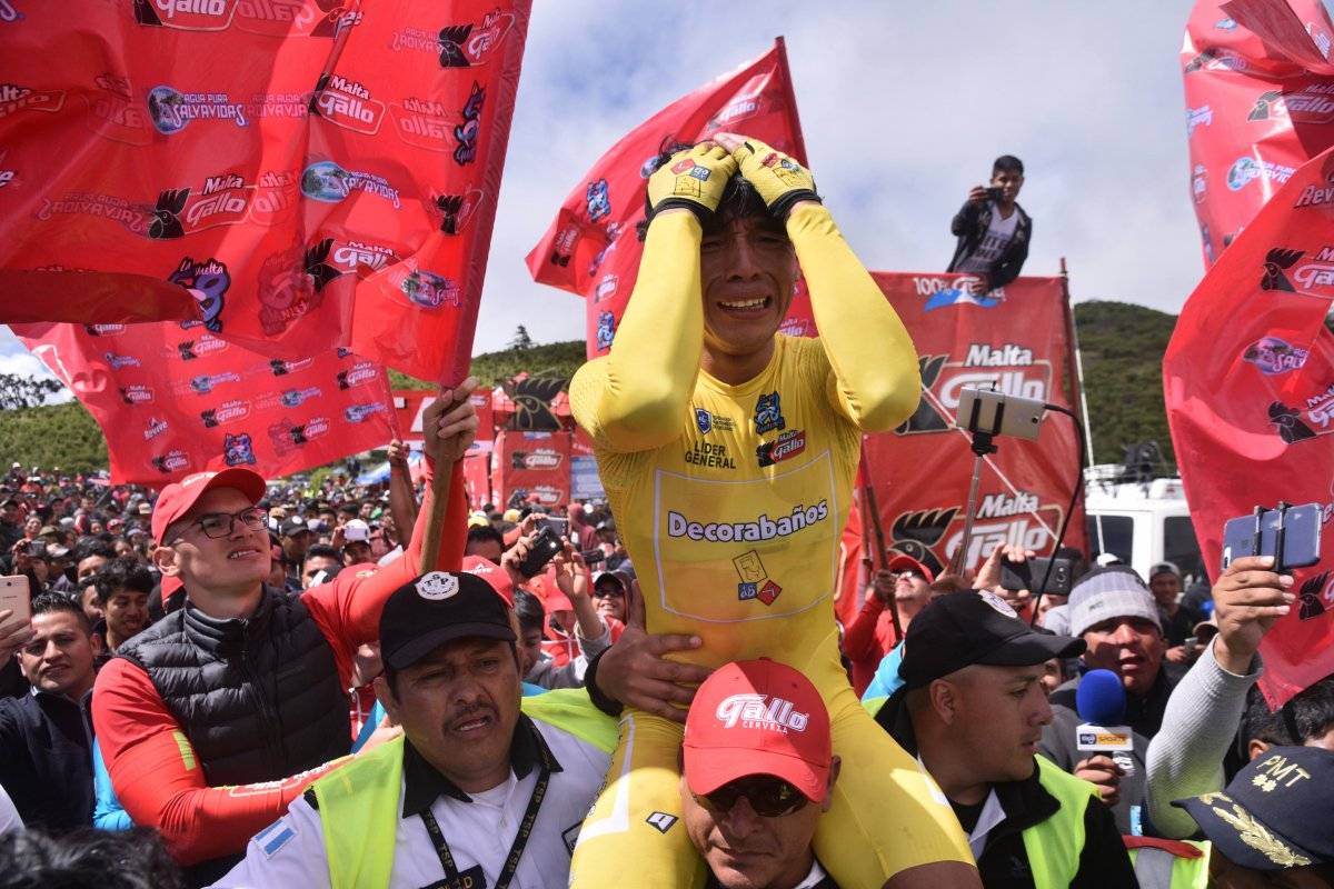 Alfredo Ajpacajá emocionado