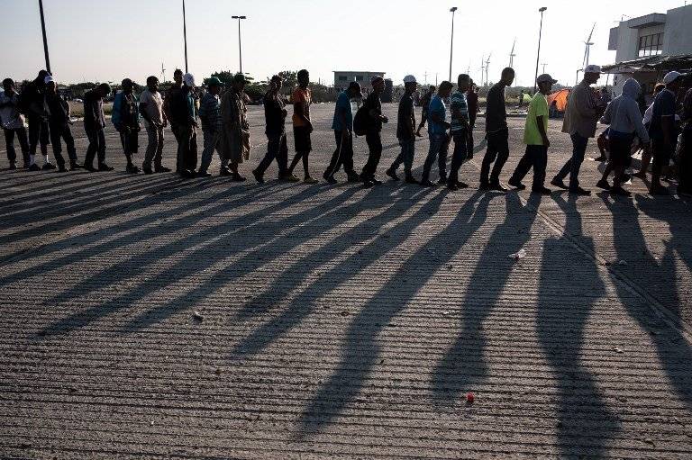 Una multitudinaria caravana de hondureños intenta cruzar México
