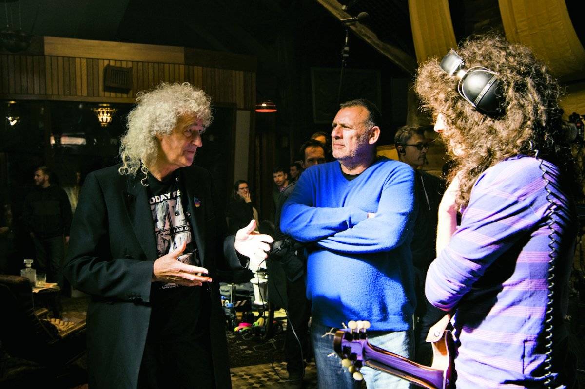 El productor durante el rodaje junto a Brian May. | fox