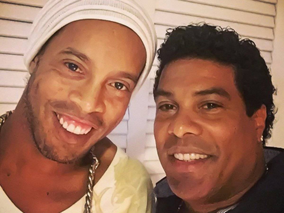 Ronaldinho junto a su hermano Roberto