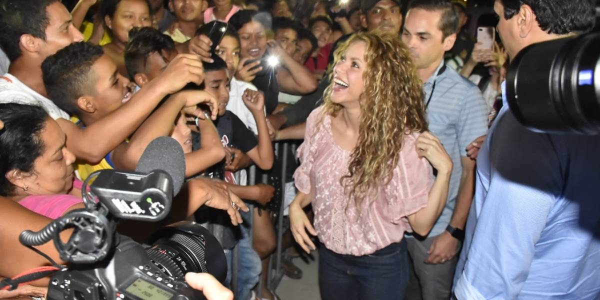 Shakira: Shakira: