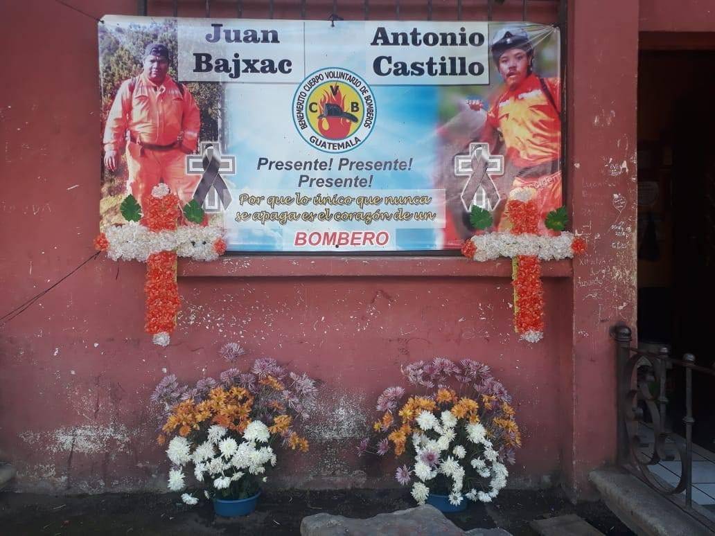 Recuerdan a los bomberos víctimas de la erupción del volcán de Fuego