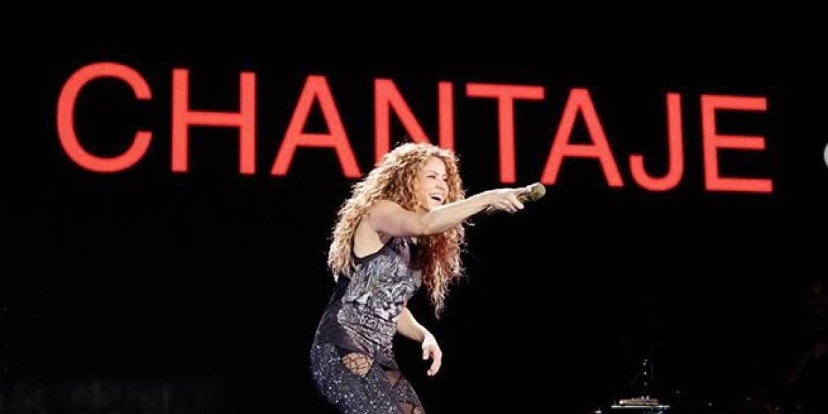 Shakira rompe a llorar al despedir su gira en Colombia Shakira rompe a llorar al despedir su gira en Colombia