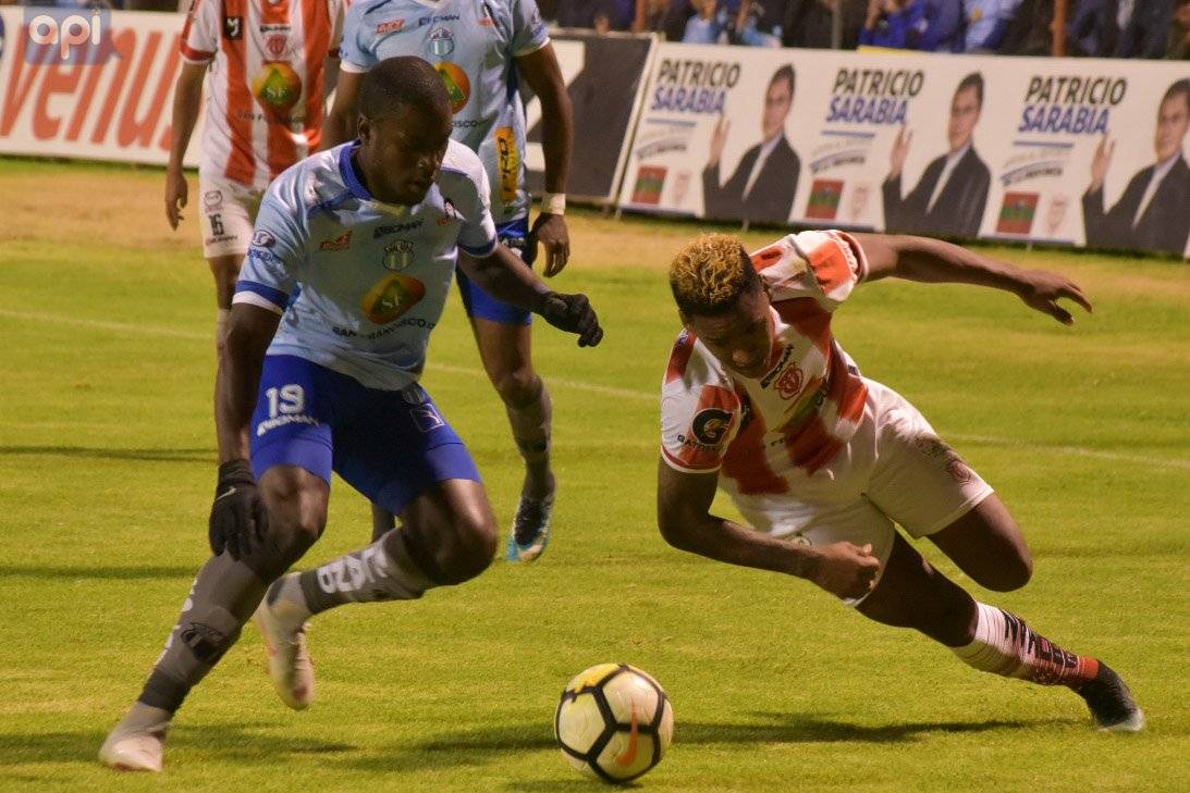 AMBATO, 3 de noviembre del 2018 Técnico Universitario recibe al ídolo de Ambato macara