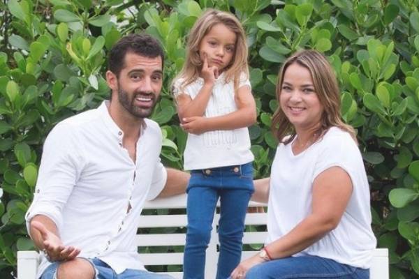 Adamari López estaría embarazada de gemelos y no enferma de influenza Adamari López estaría embarazada de gemelos y no enferma de influenza