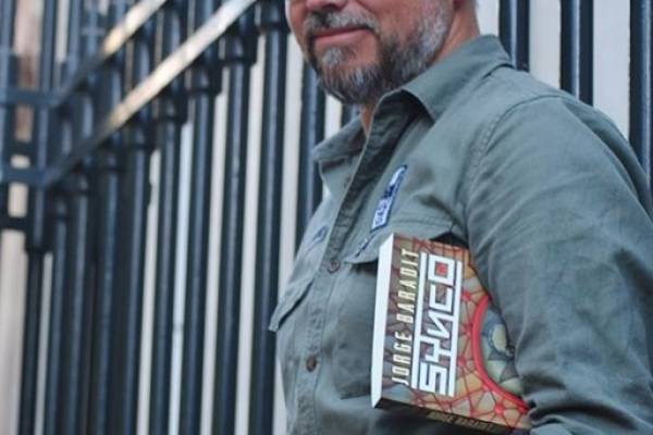 Jorge Baradit: “La piratería es la máxima expresión del capitalismo explotador”