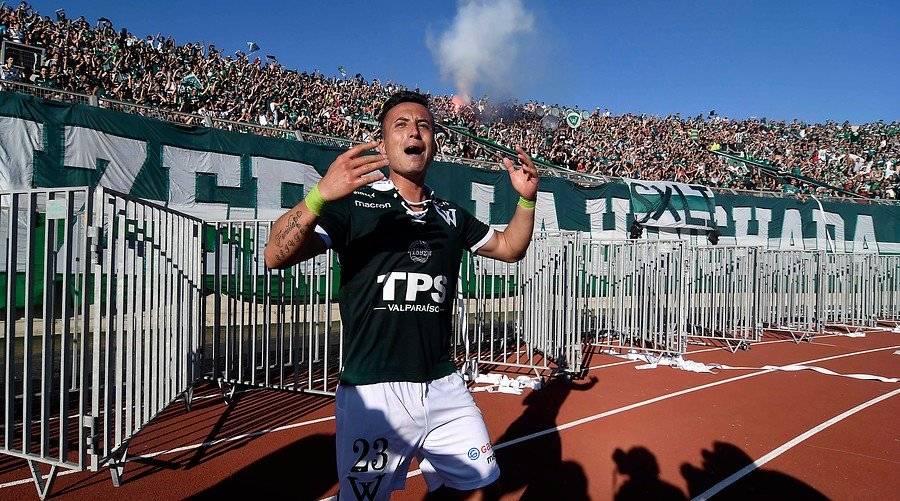 El Larry Valenzuela abrió la ruta de triunfo para Santiago Wanderers sobre Deportes Valdivia / Foto: Agencia UNO