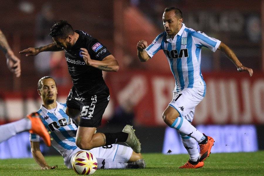 Marcelo Díaz, de buen presente en Racing, sigue sin ser llamado a la Roja por Reinaldo Rueda / Foto: Agencia UNO