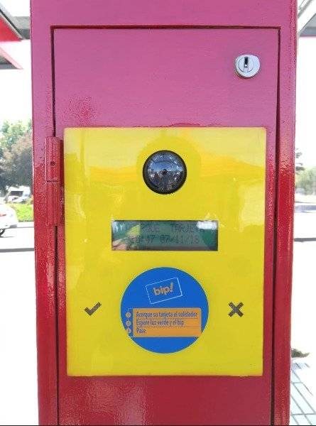 Este es el "ojo acusete" que trae el nuevo paradero del Transantiago / Publimetro
