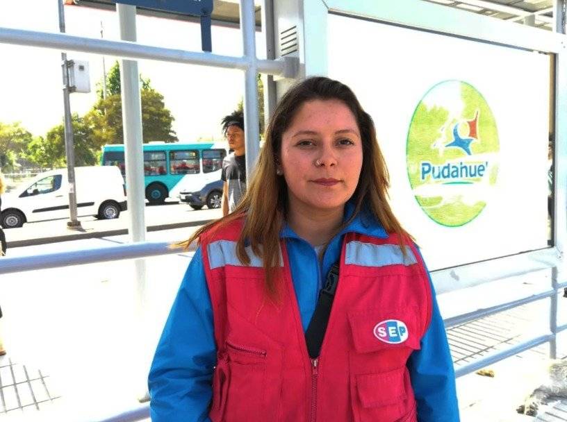 Trabajadora valora instalación de casetas / Publimetro