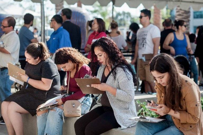 Mujeres votan en legislativas de Estados Unidos