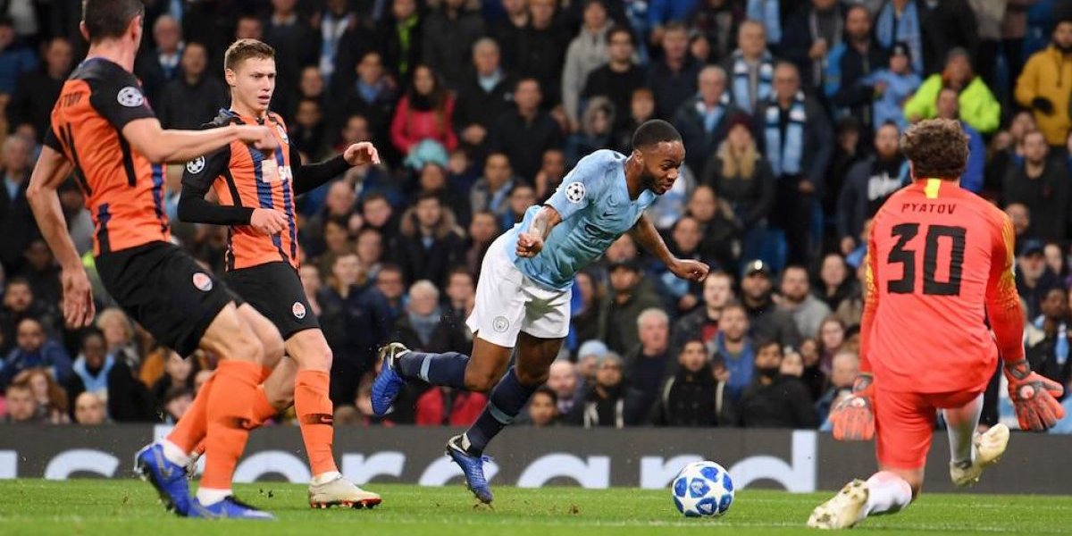 El insólito penal que cobró el árbitro a favor del Manchester City El insólito penal que cobró el árbitro a favor del Manchester City
