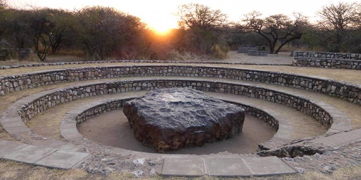 Un extraño fenómeno ocurre cuando te paras en este meteorito