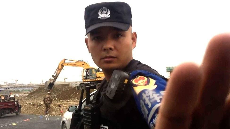 104151680policemanlhr-5900575d841dc2a1e48ab04e23a78db9.jpg