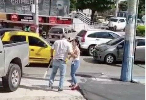Enfrentó a la amante de su marido con un bate