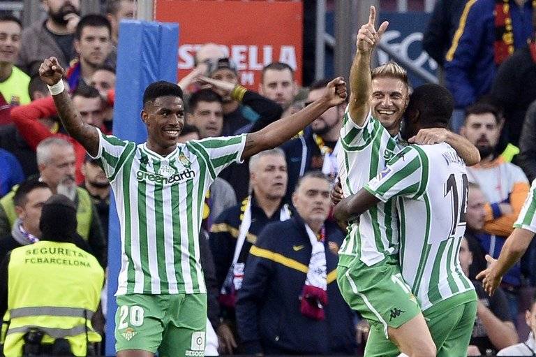 Gol de Joaquín contra el Barcelona