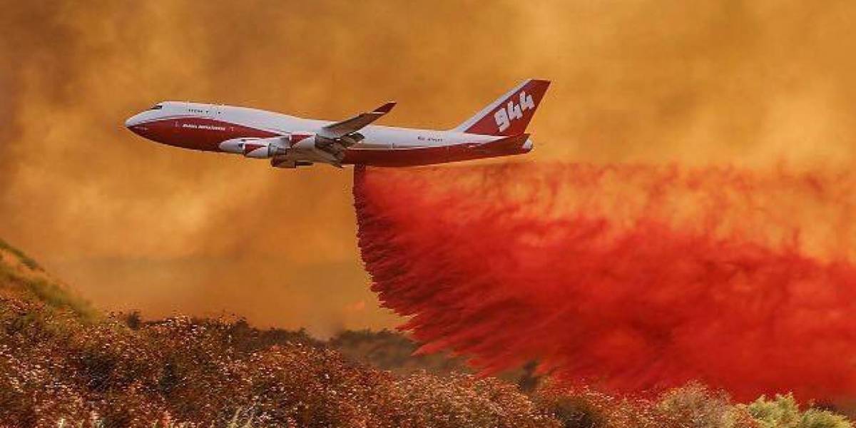 Devastadores incendios en California: El avión más grande del mundo hace su entrada para combatirlos