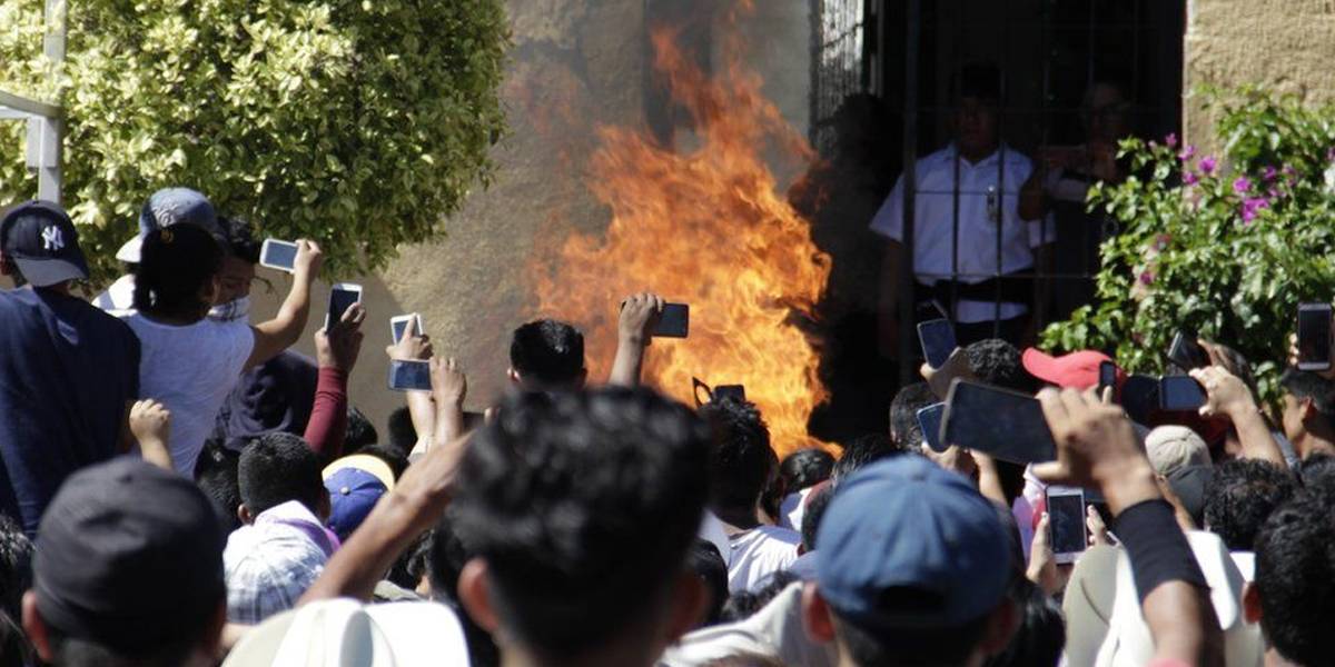 WhatsApp y Fake News: campesinos son acusados en falso y los queman vivos