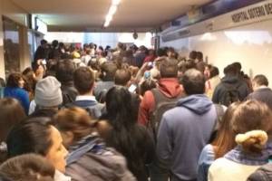 Línea 4 del Metro registra gran colapso: estaciones cerradas, aglomeración de pasajeros y demora de salida en trenes