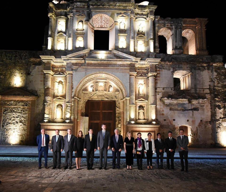 Iluminación de la iglesia de la Compañía de Jesús