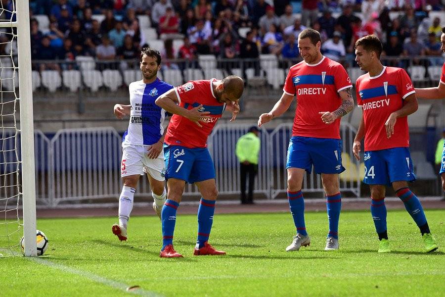 En el 1-1 ante Antofagasta en el norte, Sacha Sáez se sacó la mufa jugando por la UC / Foto: Photosport