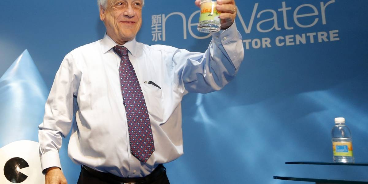 Sebastián Piñera probó en Singapur agua de alcantarillado reciclada y se asombró con simulaciones en realidad virtual