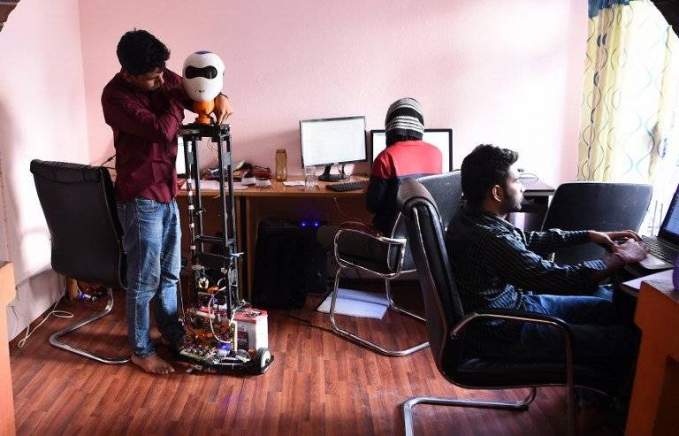 Robot camarero en Nepal