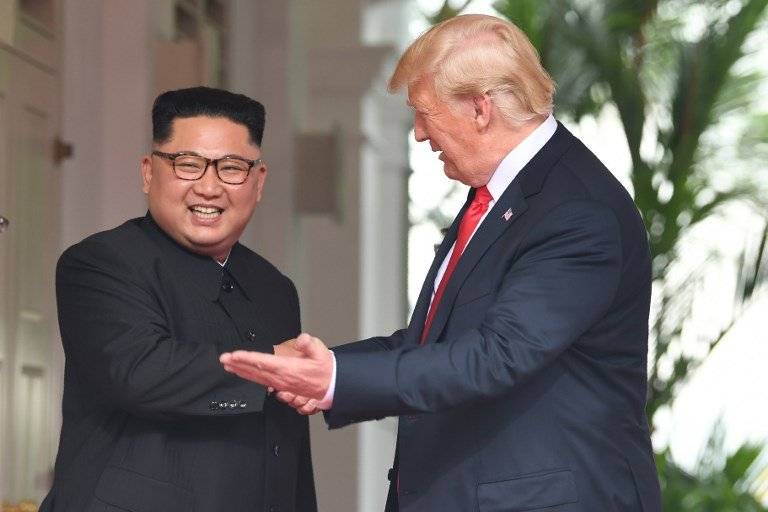 Kim Jong Un inspecciona el desarrollo de arma Kim Jong Un inspecciona el desarrollo de arma