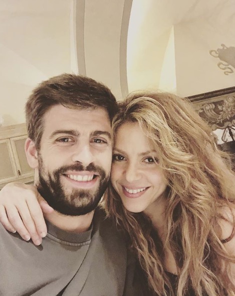 Shakira y Pique olvidan sus problemas con el fisco y se van de vacaciones familiares Shakira y Pique olvidan sus problemas con el fisco y se van de vacaciones familiares