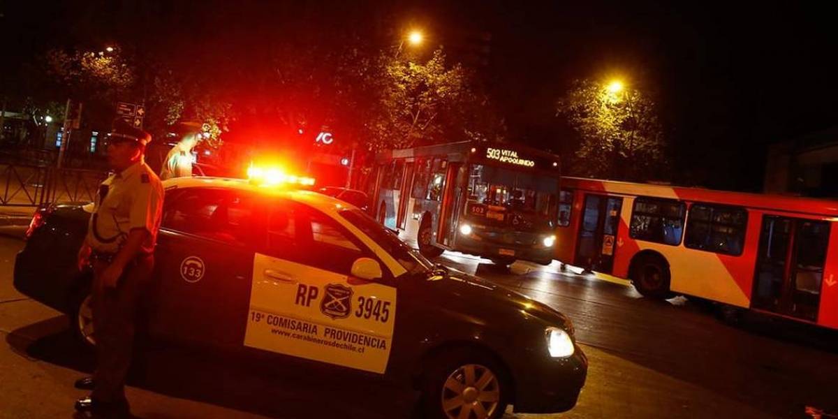 Violento incidente: Uber fue fiscalizado y terminó arrastrando a un carabinero por casi tres cuadras