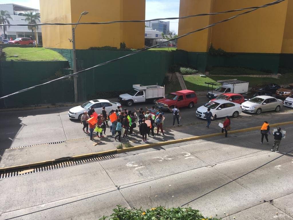 Realizan protestas contra el Ejército y la Marina en Guadalajara