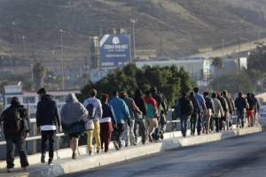 https://www.publinews.gt/gt/noticias/2018/11/17/caravana-migrante-se-enfrenta-al-rechazo-pobladores-mexicanos-criticas-trump.html