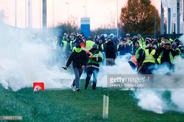 Mujer muere tras protestas Francia