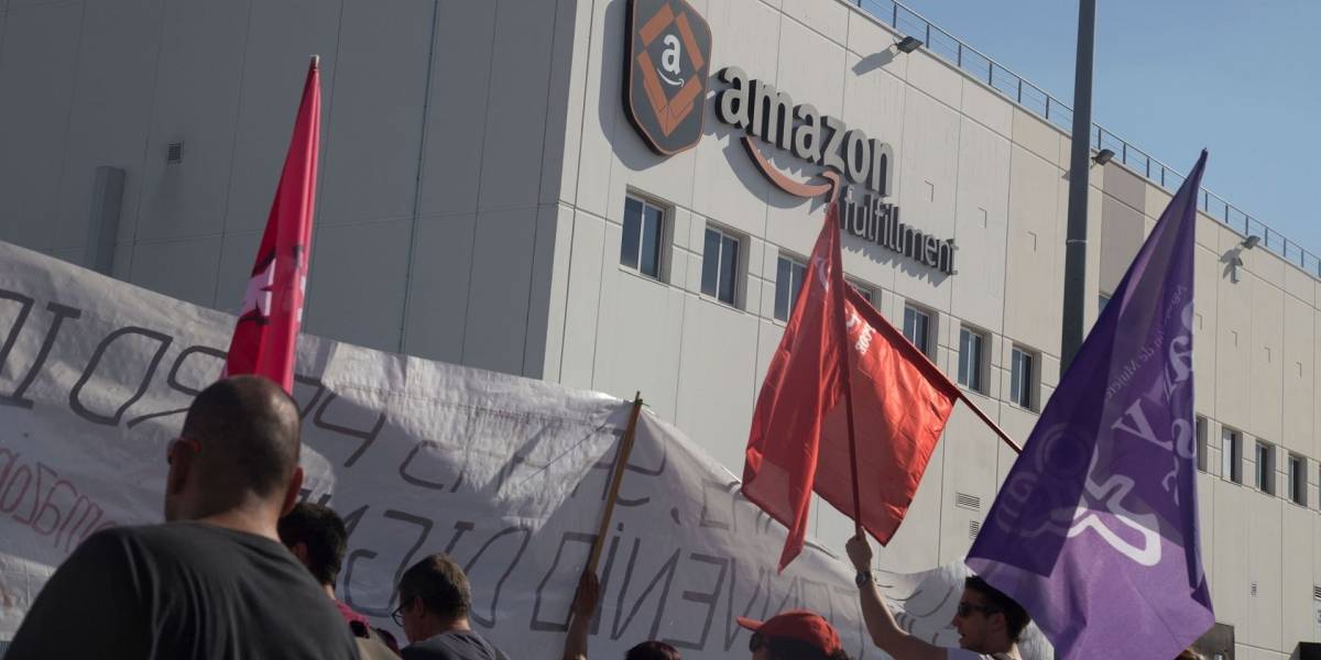 Trabajadores de Amazon en Europa organizan protestas bajo el lema "No somos robots"