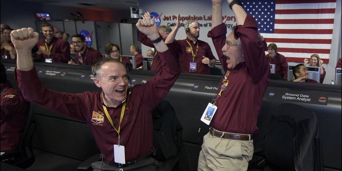 La sonda InSight aterriza con éxito en Marte y envía su primera foto
