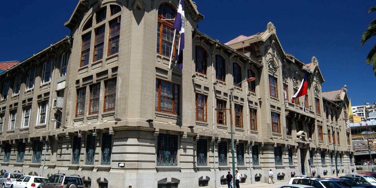 Grave: Alerta de tiroteo en 'foro' de Internet origina el cierre de universidad chilena