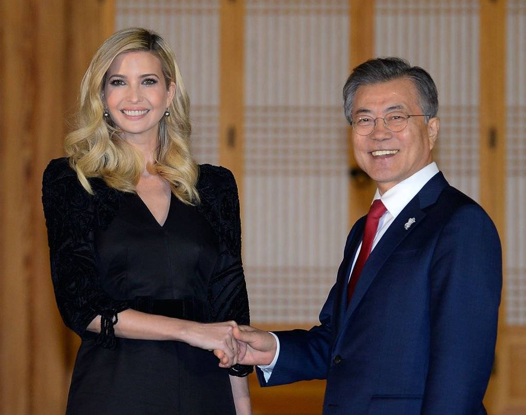 Ivanka Trump y Moon Jae-in, presidente de Corea del Sur