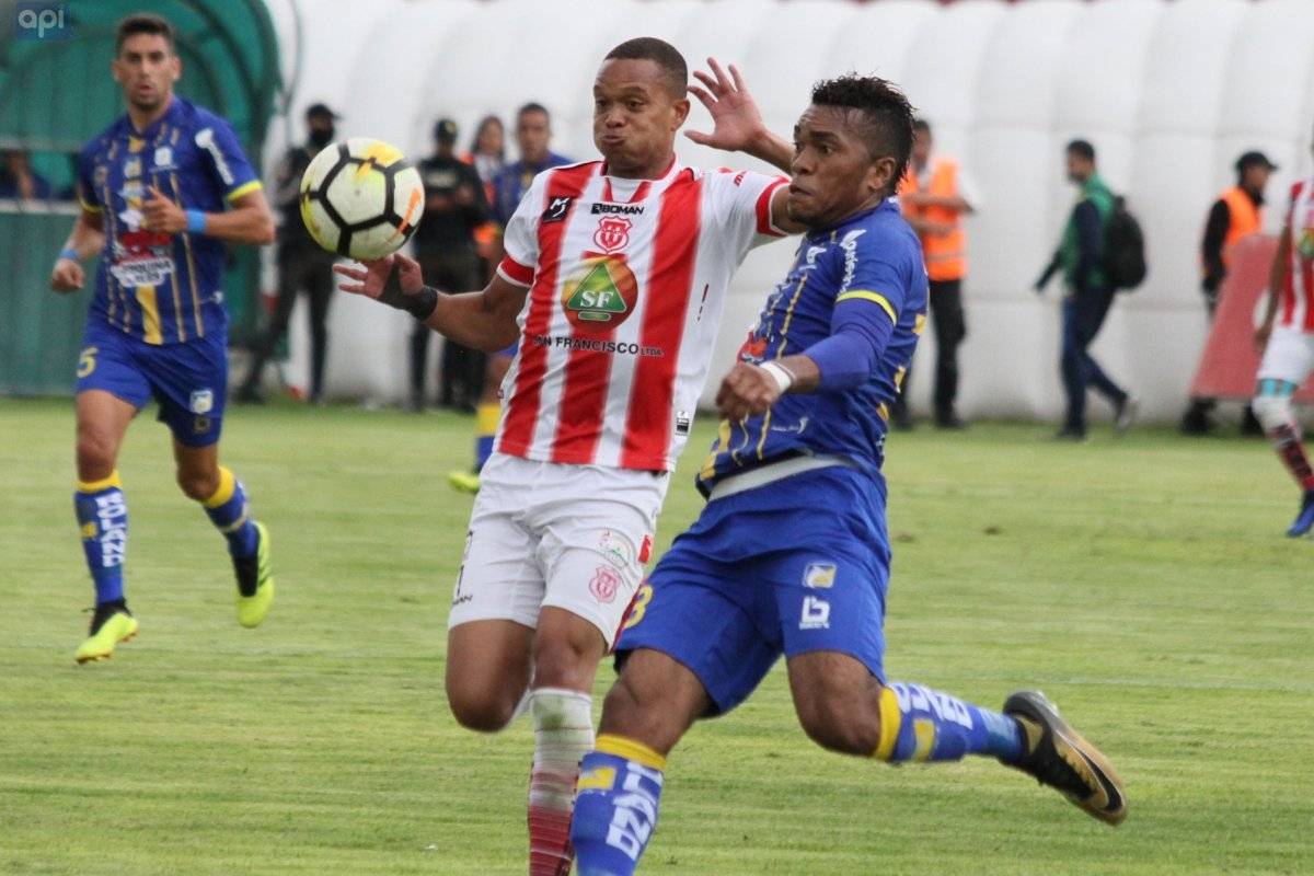 Técnico Universitario se enfrenta al Delfín de Manta