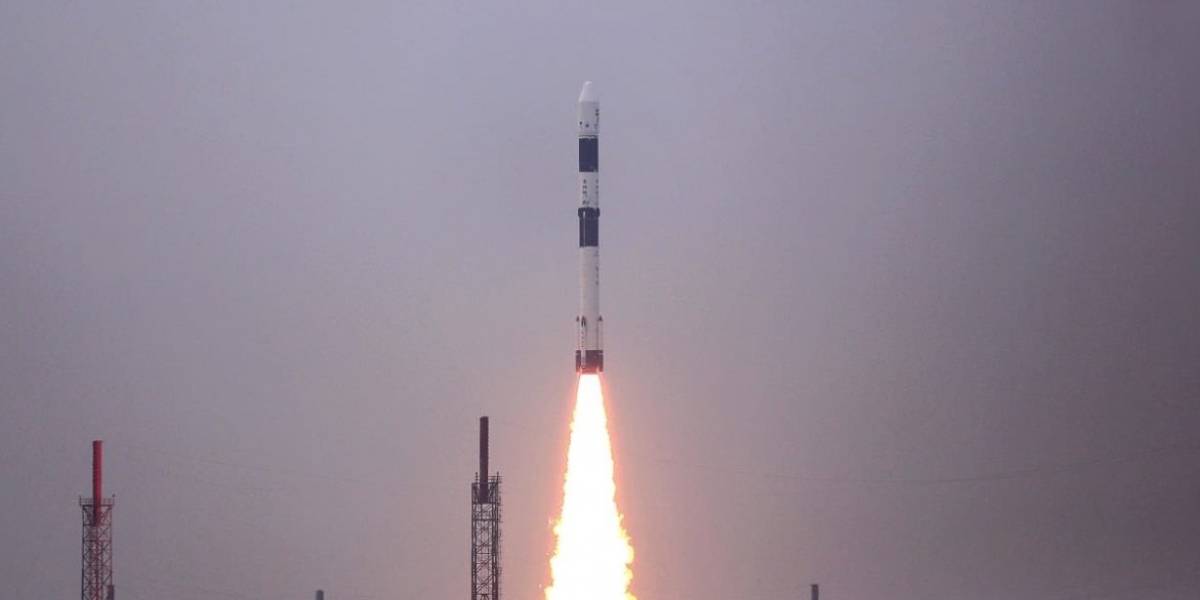 Fuerza Aérea Colombiana lanza el segundo satélite de la historia del país