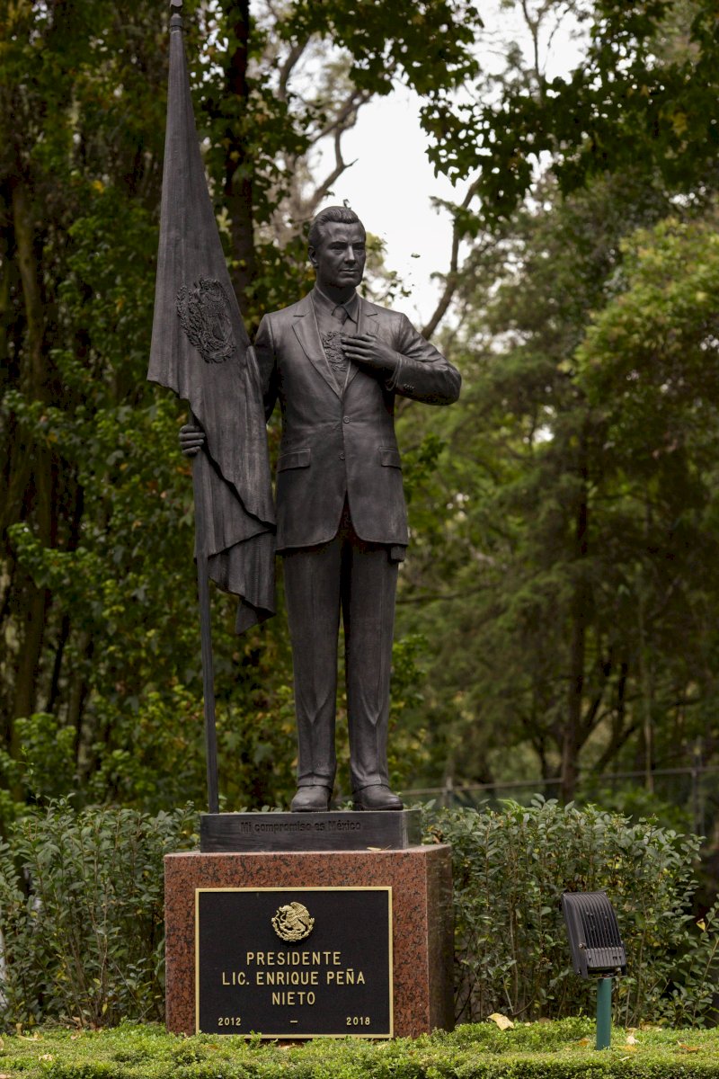 Estatua Peña Nieto