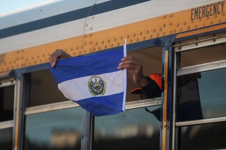 Migrantes salvadoreños