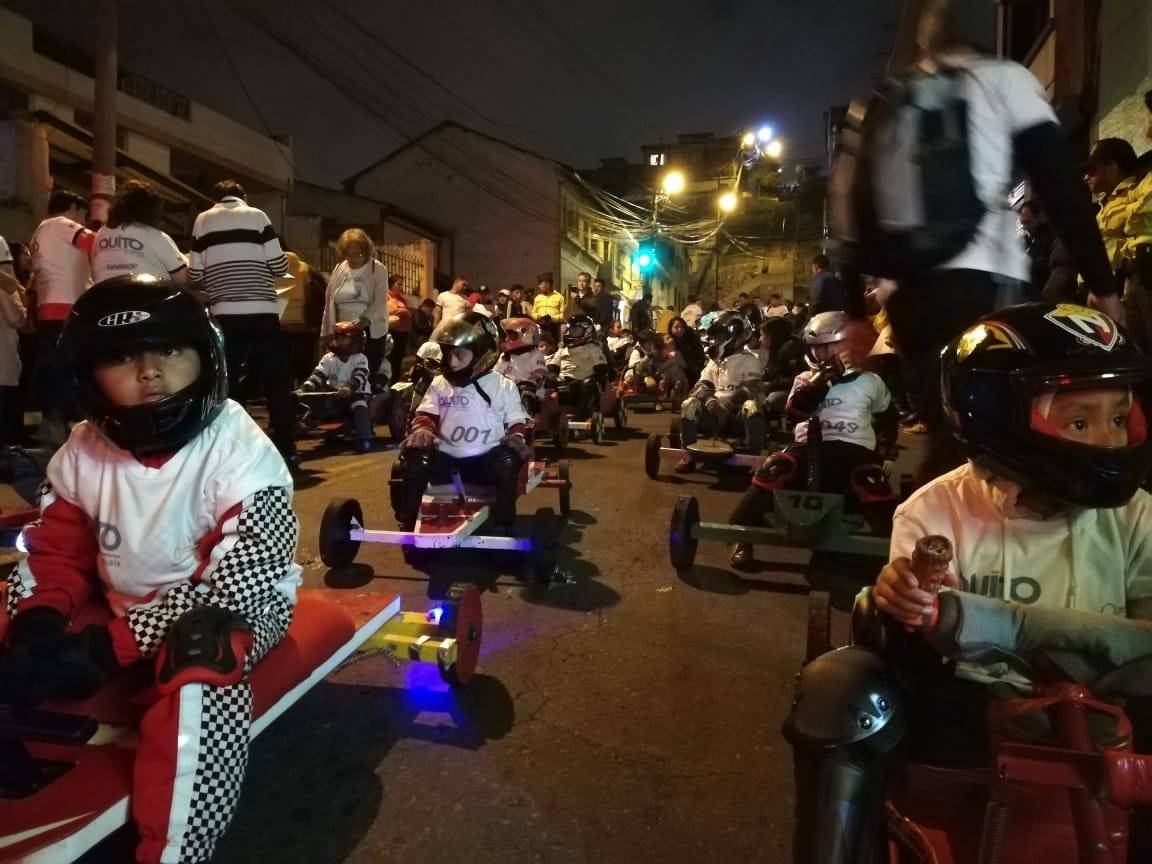 Segunda eliminatoria de la carrera de coches de madera