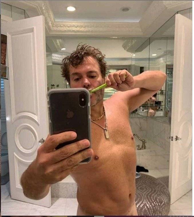 Por error, esposo de Gloria Trevi compartió una foto íntima, ¡otra vez!