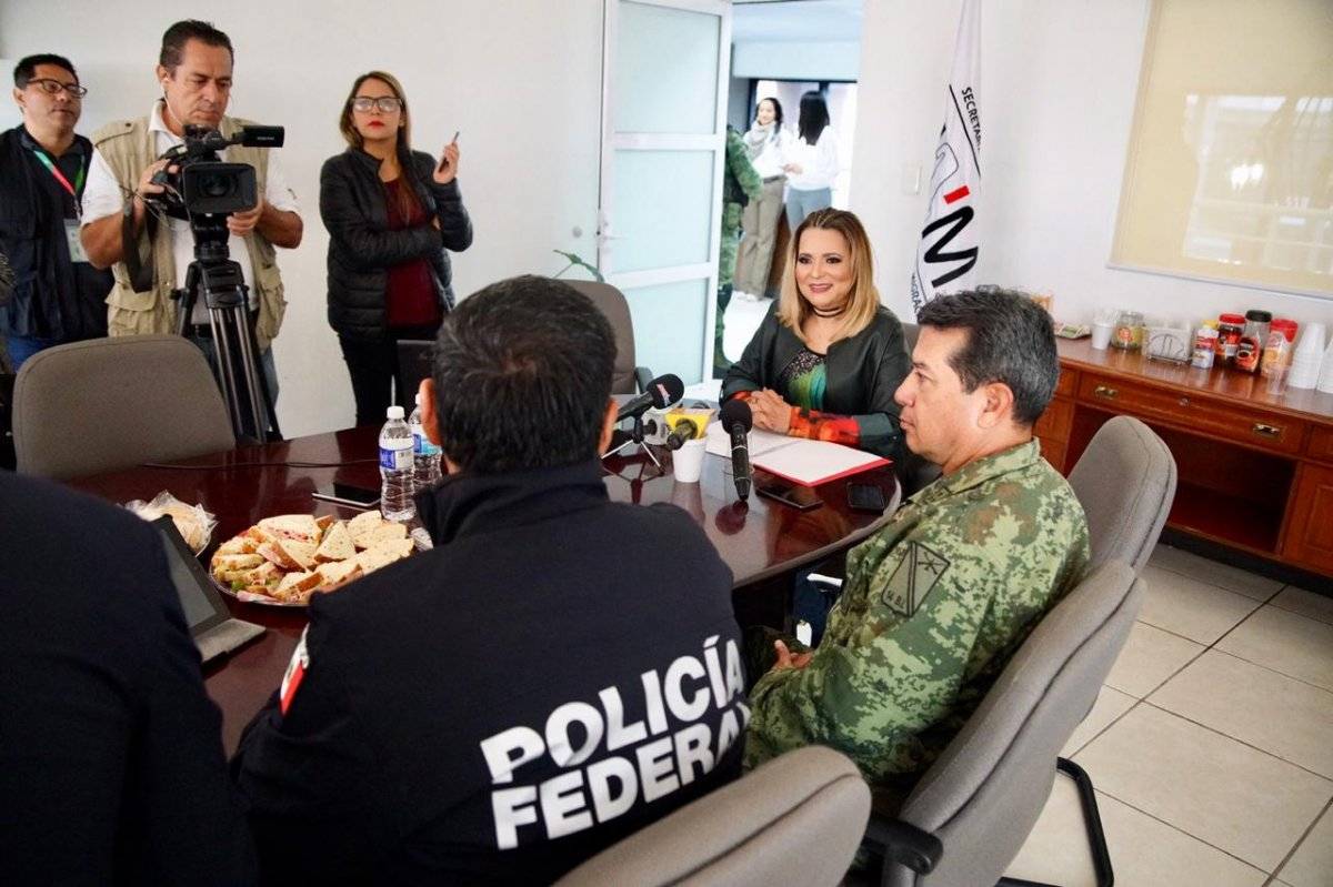 Autoridades inician relación institucional con una disputa